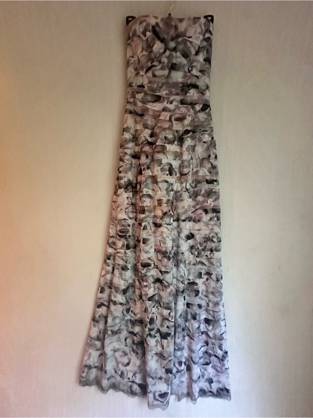 BCBG MaxAzaria Strapless Tiered Abstract Print Maxi Dress - White & Gray Sz S